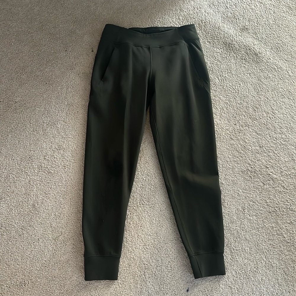 Lululemon Embrace the Space Jogger